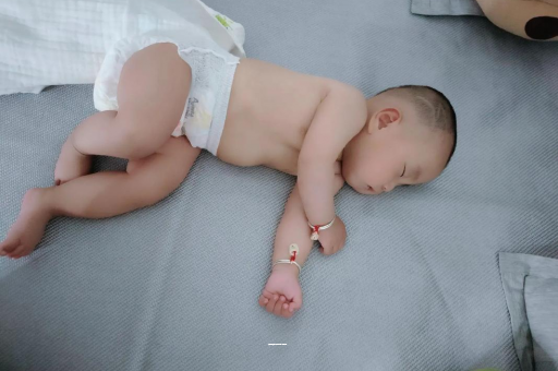 沈阳宝宝上火有眼屎